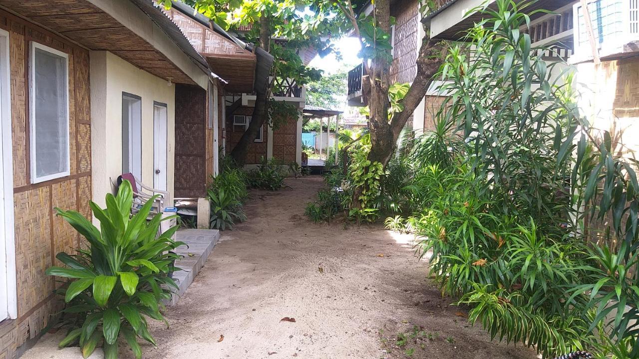 The Shark'S Tail Dive Center Hotel Daanbantayan Exterior foto