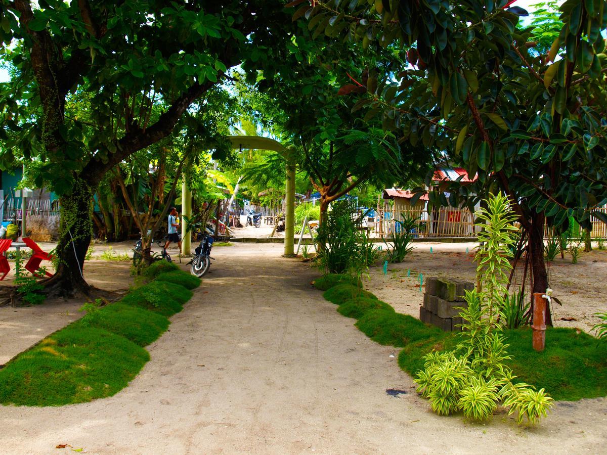 The Shark'S Tail Dive Center Hotel Daanbantayan Exterior foto